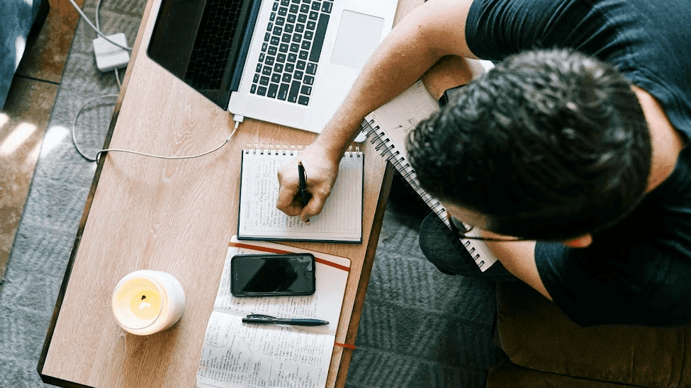 YouTube Made Easy: Summarizing Videos with AI for Efficient Learning